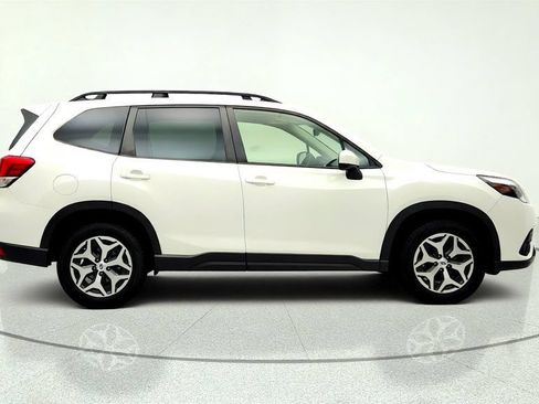Used 2022 Subaru Forester Premium AWD/4WD image 4