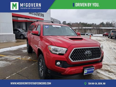 Used 2018 Toyota Tacoma TRD Sport image 6