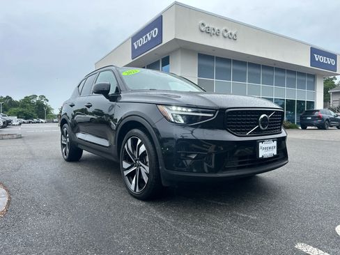 Used 2023 Volvo XC40 B5 Plus w/ Protection Package Premier AWD/4WD image 2