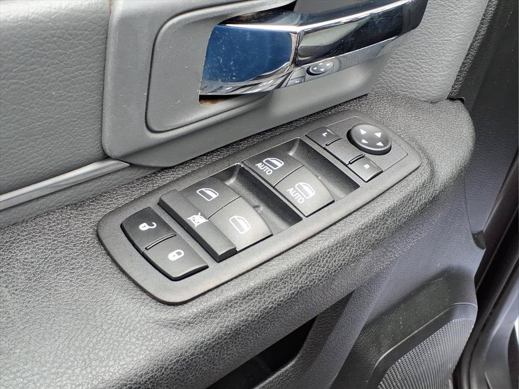 Used 2024 RAM 1500 Classic SLT AWD/4WD image 15