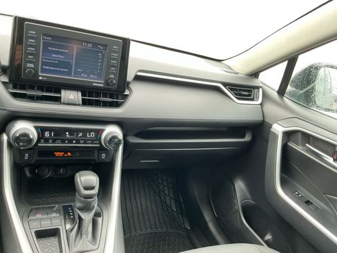 Used 2021 Toyota RAV4 XLE FWD image 11