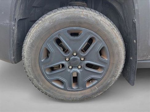Used 2017 Jeep Renegade Trailhawk AWD/4WD image 19