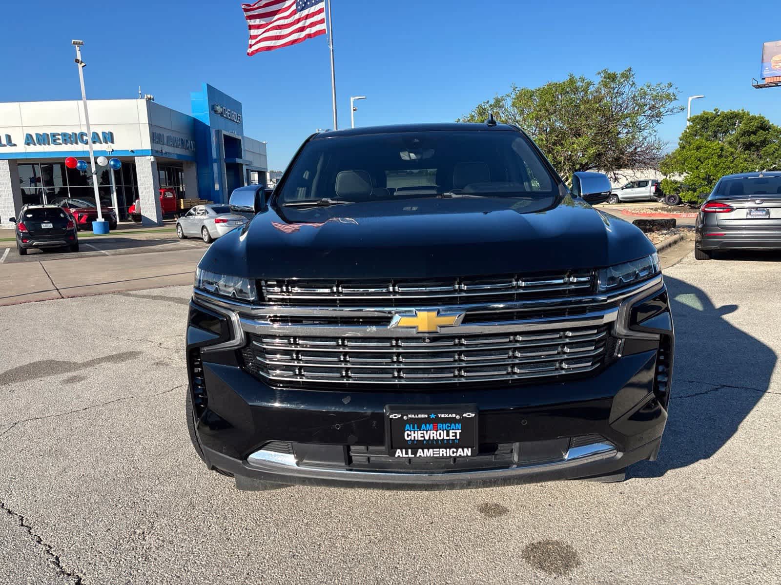 Used 2022 Chevrolet Suburban Premier w/ Premium Package AWD/4WD image 2