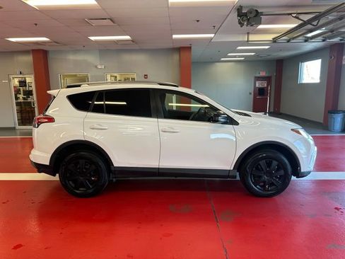Used 2018 Toyota RAV4 LE w/ Carpet Mat Package FWD image 3