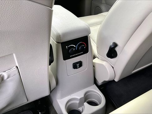 Used 2009 Chrysler Aspen Limited w/ Trailer Tow Group image 10