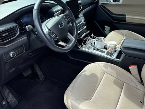 Used 2020 Ford Explorer Limited RWD image 2