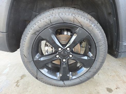 Used 2023 Jeep Grand Cherokee Altitude image 65