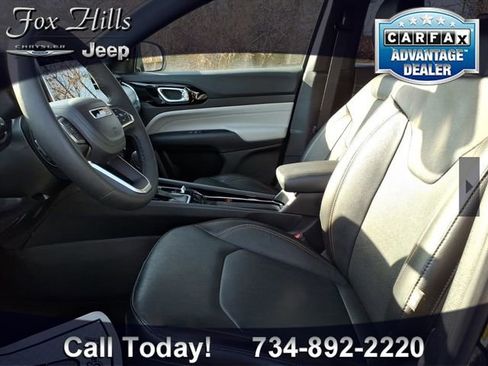 Used 2023 Jeep Compass Limited image 15