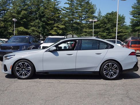 Used 2024 BMW 540i xDrive w/ Executive Package AWD/4WD image 18
