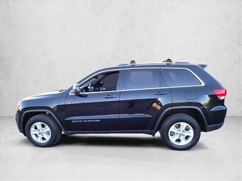 Used 2017 Jeep Grand Cherokee Laredo w/ Quick Order Package 23E image 2