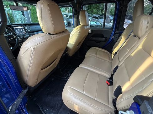 Used 2018 Jeep Wrangler Unlimited Sahara AWD/4WD image 19