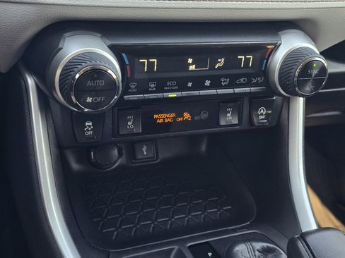 Used 2021 Toyota RAV4 XLE w/ Convenience Package AWD/4WD image 19