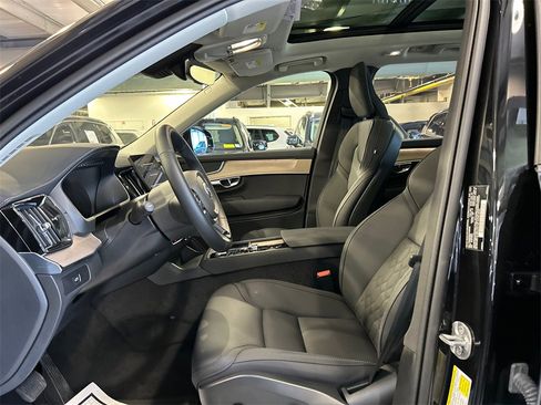 Certified 2025 Volvo XC90 B6 Plus image 10