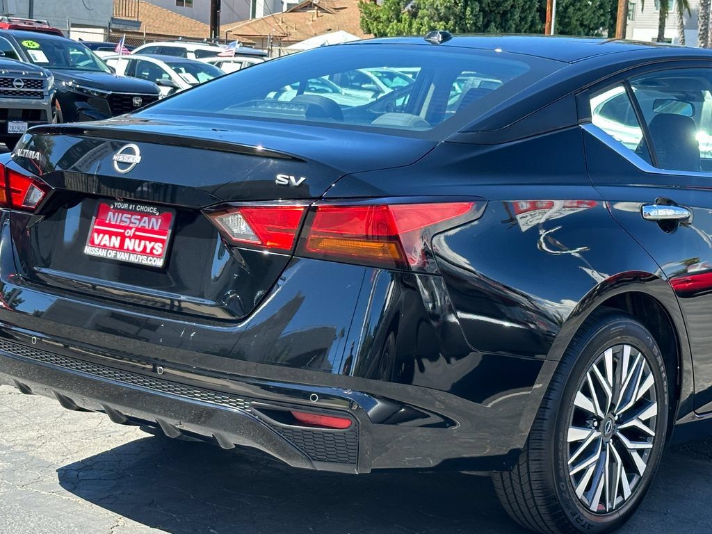 Used 2024 Nissan Altima 2.5 SV FWD image 8