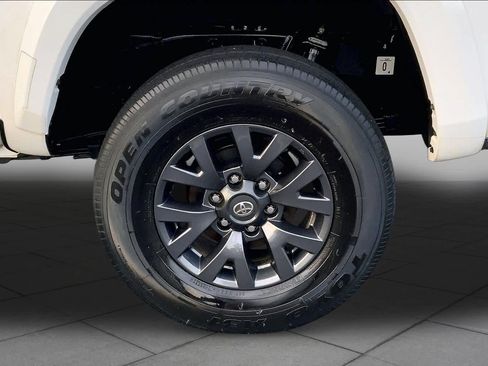 Used 2023 Toyota Tacoma SR5 RWD image 11