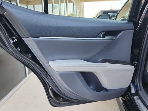Used 2021 Toyota Camry XSE FWD image 11