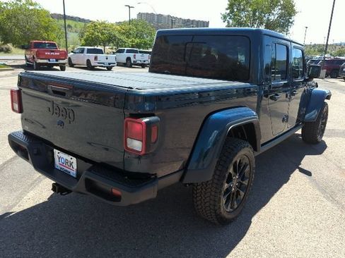 Certified 2025 Jeep Gladiator Sport AWD/4WD image 4