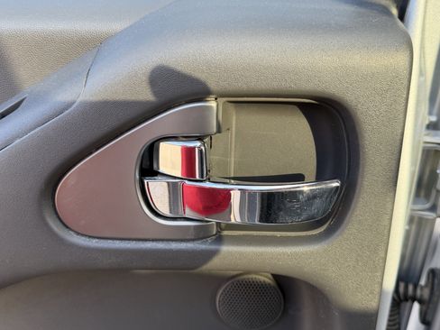 Used 2019 Nissan Frontier PRO-4X image 38