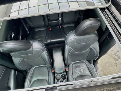 Used 2019 Jeep Cherokee Limited image 14