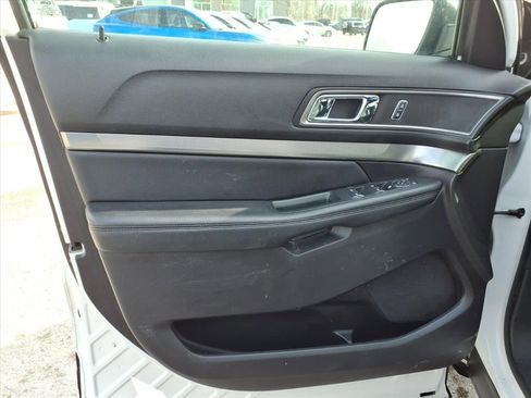 Certified 2019 Ford Explorer XLT w/ Equipment Group 202A image 15