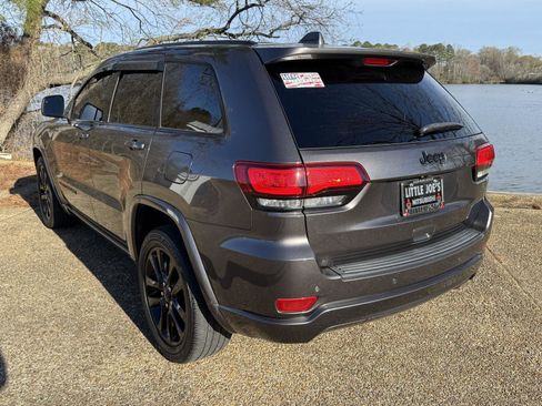 Used 2019 Jeep Grand Cherokee Altitude image 9