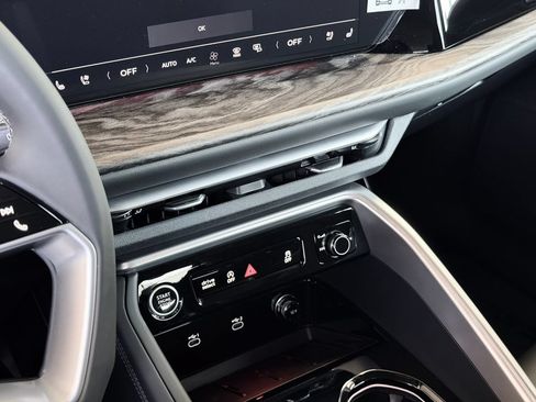 Used 2025 Audi Q5 Premium Plus w/ Premium Plus AWD/4WD image 18