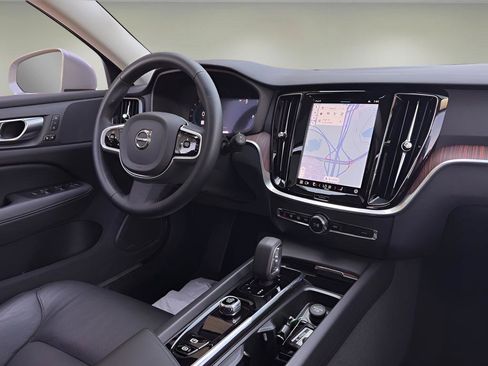 Used 2025 Volvo V60 B5 Cross Country Plus image 12
