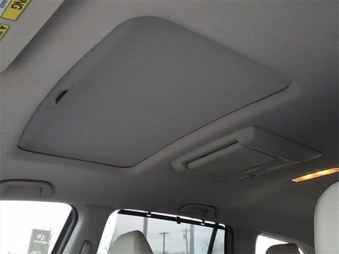 Used 2016 Honda Pilot Touring image 16