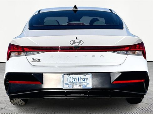 Used 2024 Hyundai Elantra SEL w/ Convenience Package image 4