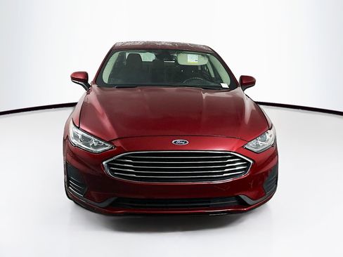 Used 2019 Ford Fusion SE image 2