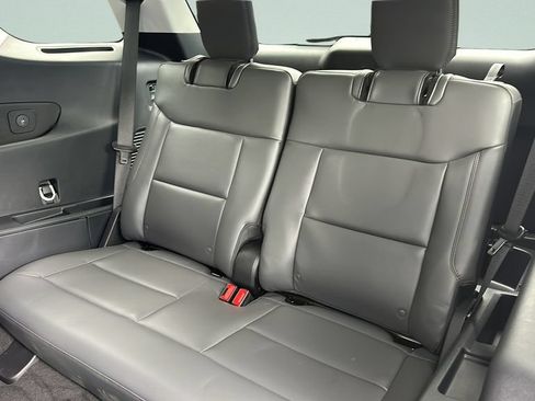 Used 2025 Ford Explorer Active w/ Active Comfort Package RWD image 31