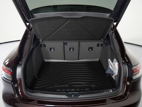 New 2026 Porsche Macan AWD/4WD image 42