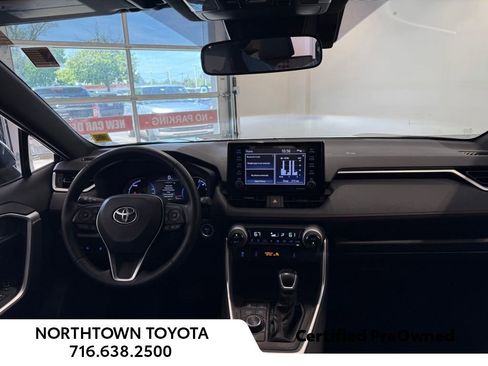 Used 2021 Toyota RAV4 SE w/ Weather & Moonroof Package AWD/4WD image 5