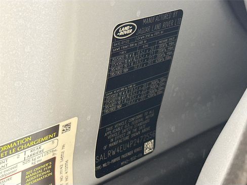 Used 2023 Land Rover Discovery Metropolitan Edition image 16