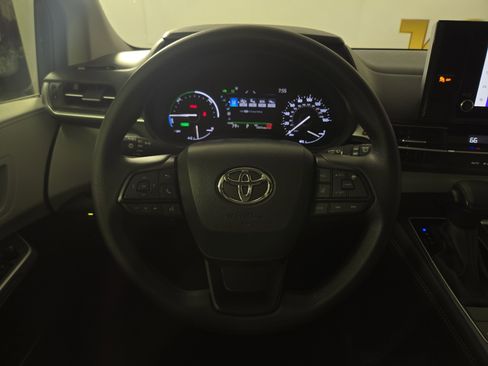 Used 2025 Toyota Sienna LE w/ LE Plus Package FWD image 15