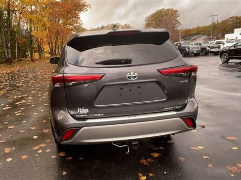 Used 2020 Toyota Highlander Platinum image 9