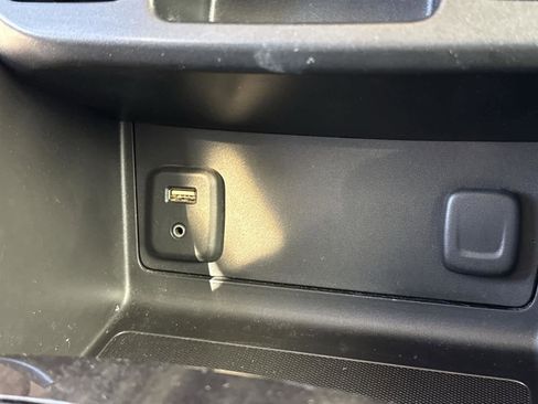 Used 2016 GMC Canyon SLT w/ Driver Alert Package image 26