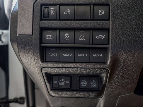 Used 2025 Toyota Tacoma TRD Sport image 20