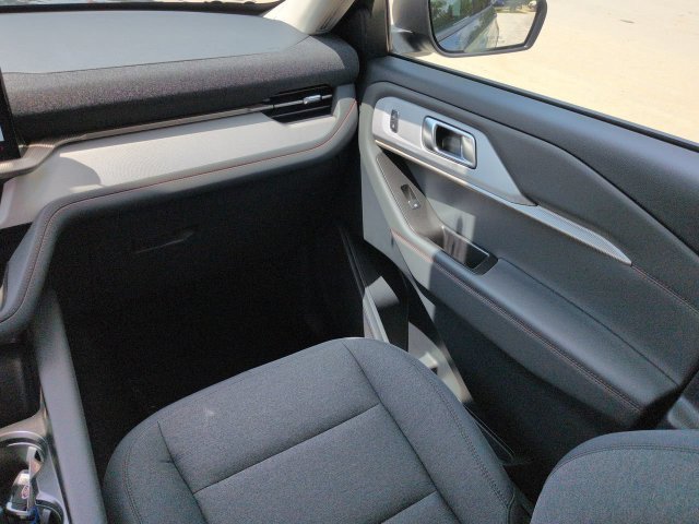New 2026 Ford Explorer Active RWD image 17