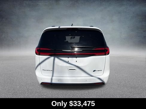 Used 2023 Chrysler Pacifica Pinnacle image 4