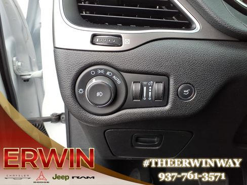 Used 2021 Jeep Cherokee Latitude Lux w/ Comfort/Convenience Group AWD/4WD image 15