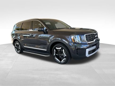 Used 2025 Kia Telluride S image 2
