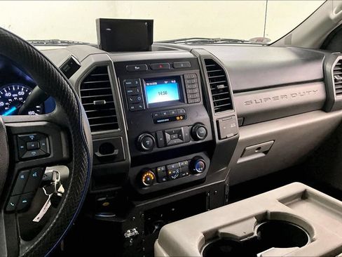 Used 2021 Ford F250 XL w/ Power Equipment Group RWD image 5