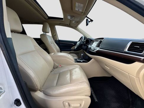 Used 2016 Toyota Highlander Limited Platinum image 26