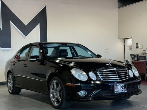 Used 2008 Mercedes-Benz E 550 Sedan image 2