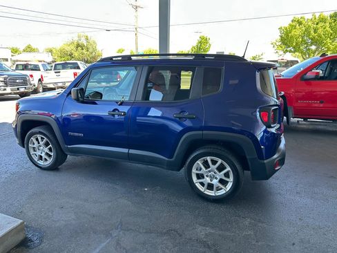 Used 2021 Jeep Renegade Sport w/ Sport Appearance Group AWD/4WD image 2
