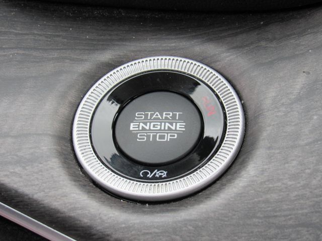 Used 2022 Jeep Grand Cherokee Limited AWD/4WD image 29
