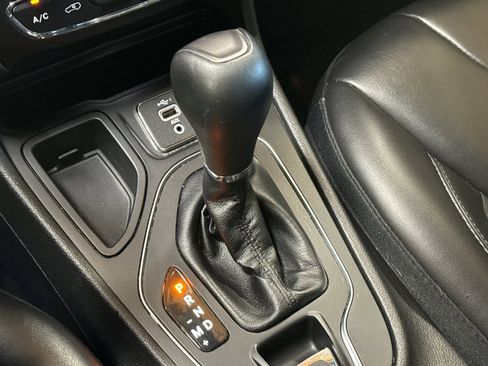 Used 2019 Jeep Cherokee Latitude Plus w/ Comfort/Convenience Group image 15