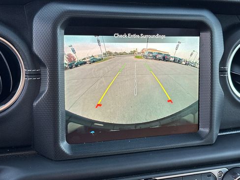 Used 2022 Jeep Wrangler Unlimited Sahara w/ Safety Group image 20