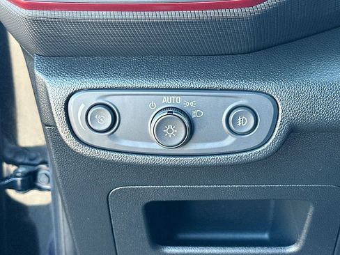 Used 2023 Chevrolet TrailBlazer RS w/ Convenience Package image 11